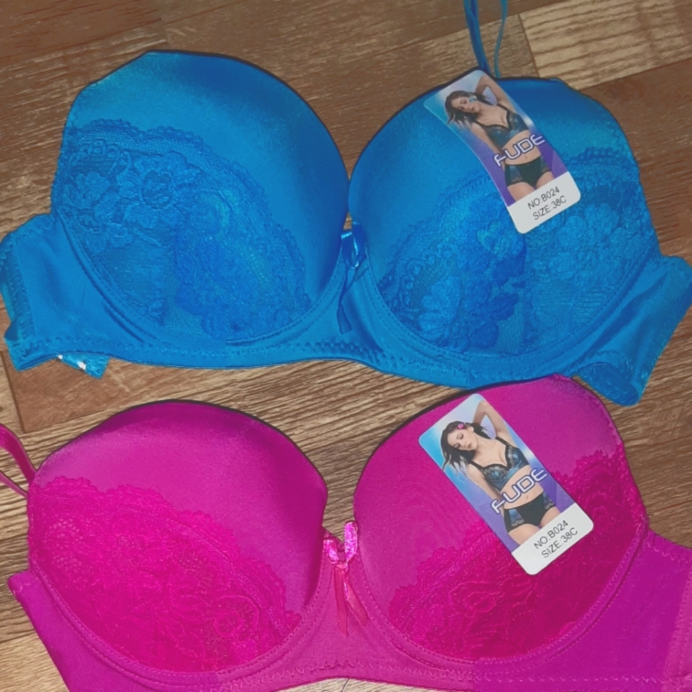 Nwt 3 bras 38 c